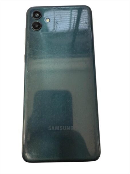 Telefono Reacondicionado Samsung A04, 64GB- Verde. INCLUYE CABLE TIPO C